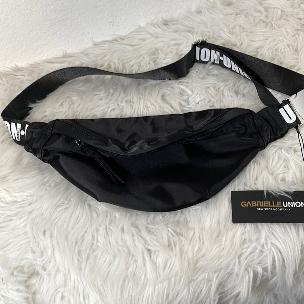 NEW YORK & COMPANY GABRIELLE UNION FANNY PACK BLACK & WHITE NEW